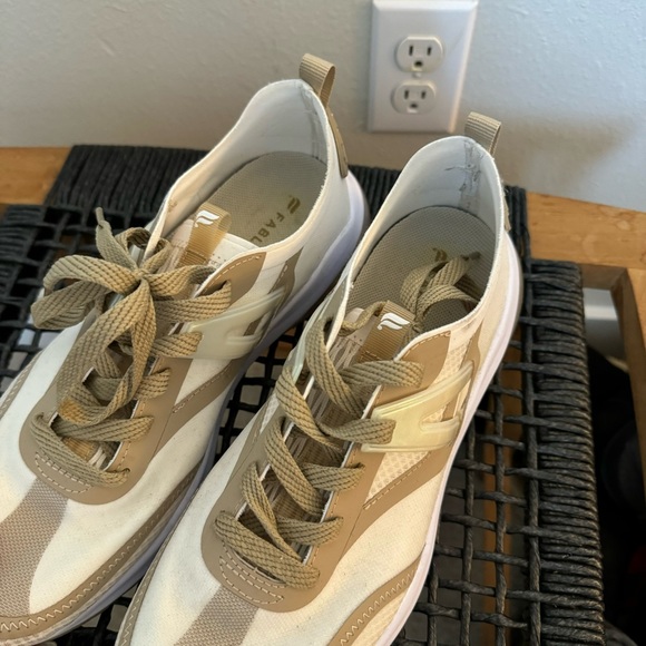 Fabletics Sneaker - Picture 3 of 4